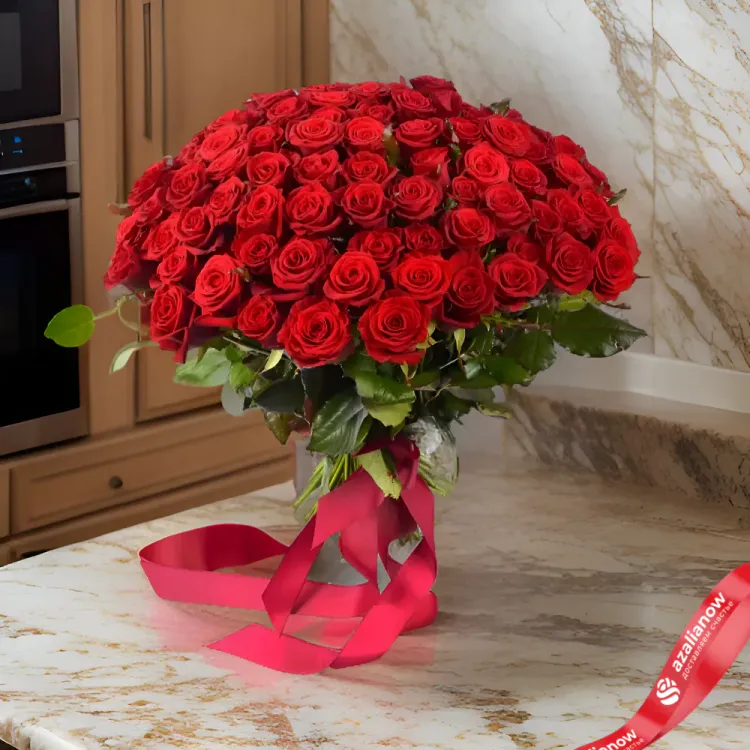 Фото 1: 101 красная роза Гранд 50 см, Кения. Сервис доставки цветов AzaliaNow