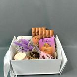 Фото флориста 1: Подарочный набор «Презент» с сухоцветами, молочным шоколадом и свечами