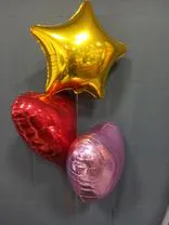 Фото флориста 2: Композиция из 3 шаров с гелием, 2 сердца и 1 звезда