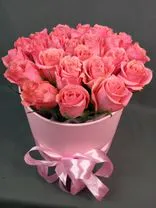 Фото флориста 2: Букет из 25 розовых роз в розовой коробке