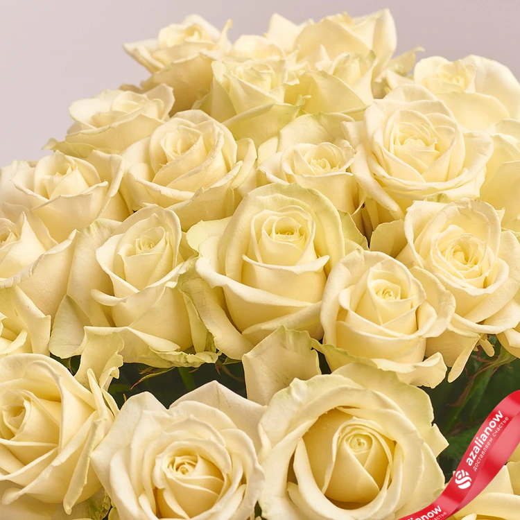 Фото 3: Акция! Букет из 25 белых роз в крафте. Сервис доставки цветов AzaliaNow