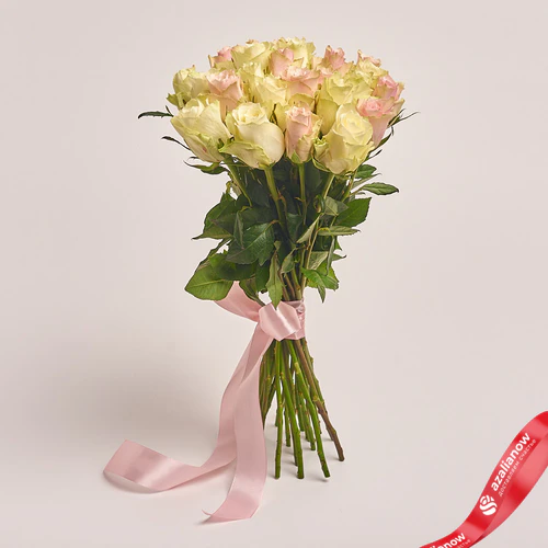 Фото 1: 25 белых роз 40 см, Россия. Сервис доставки цветов AzaliaNow