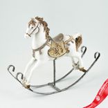 Маленькое фото 1: Сувенир «Лошадка», H23x25x7см, белый/бронзовый