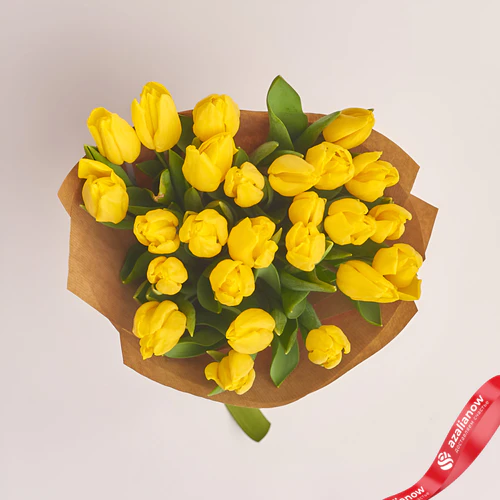 Фото 2: Букет из 25 желтых тюльпанов в крафте. Сервис доставки цветов AzaliaNow