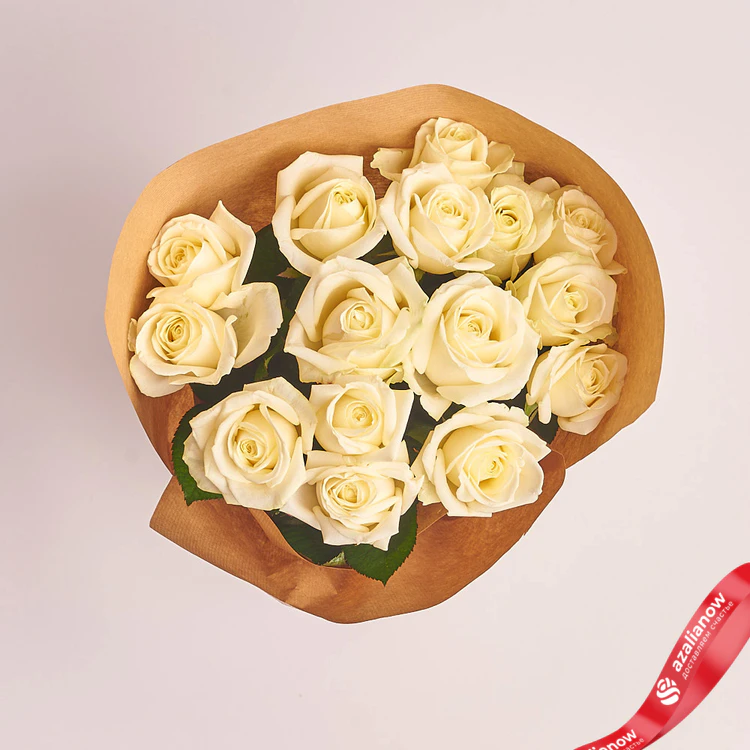 Фото 1: Акция! Букет из 15 белых роз в крафте. Сервис доставки цветов AzaliaNow