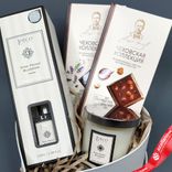 Маленькое фото 3: Подарочный набор «Чеховская коллекция» с шоколадом, диффузором и свечой
