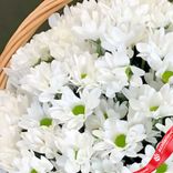 Маленькое фото 5: Букет из 39 хризантем в корзине