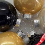 Маленькое фото 5: Набор шаров 12шт. в тубе (стекло), D4см, в асс., черный/золотой/шампань