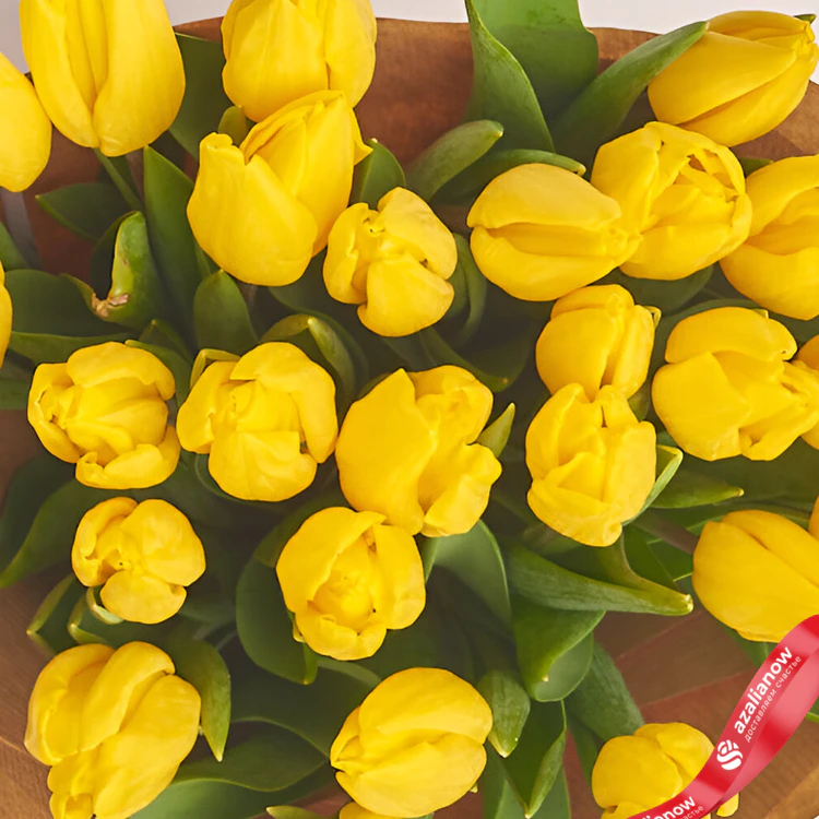 Фото 3: Букет из 25 желтых тюльпанов в крафте. Сервис доставки цветов AzaliaNow