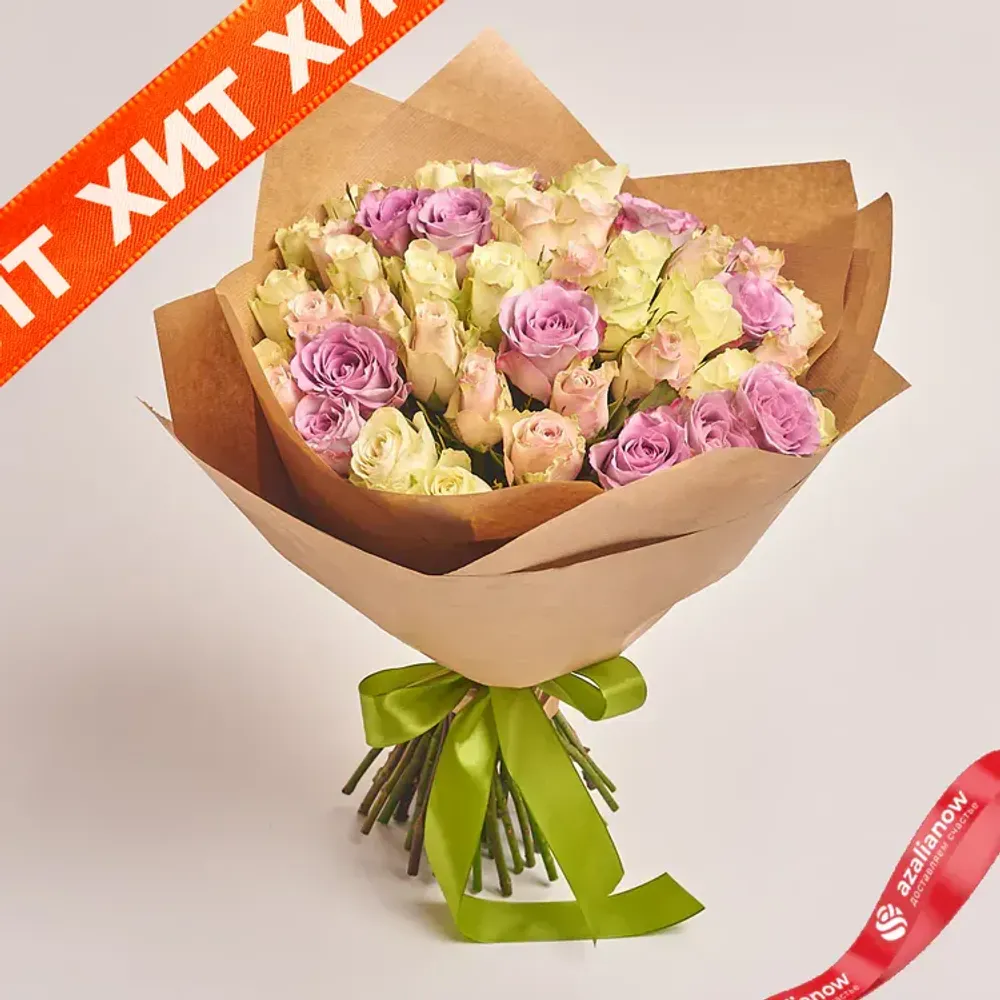 Букет из 51 разноцветной розы в крафте