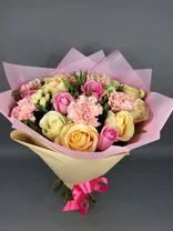 Фото флориста 2: Букет из роз, гвоздик и фисташки «Любовный приворот»