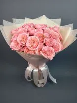 Фото флориста 3: Букет из 11 розовых кустовых пионовидных роз