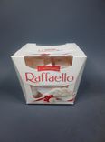 Фото флориста 6: Конфеты в коробке «Raffaello (Рафаэлло)», с цельным миндальным орехом, в кокосовой обсыпке, 150 г