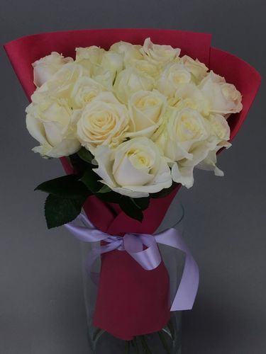 Фото флориста 1: 19 роз