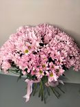 Фото флориста 1: Букет из 25 розовых кустовых хризантем