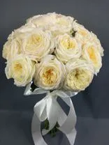 Фото флориста 2: Букет невесты из 11 кустовых пионовидных белых роз