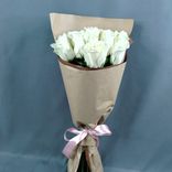 Фото флориста 5: Букет из 15 белых роз Ла Бель в крафте