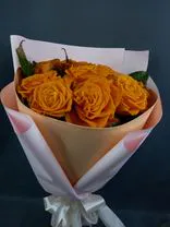 Фото флориста 2: Букет из 11 коралловых роз в крафте