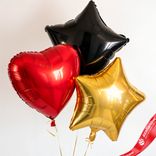 Маленькое фото 1: Композиция из 3 шаров с гелием, 1 красное сердце и 2 звезды