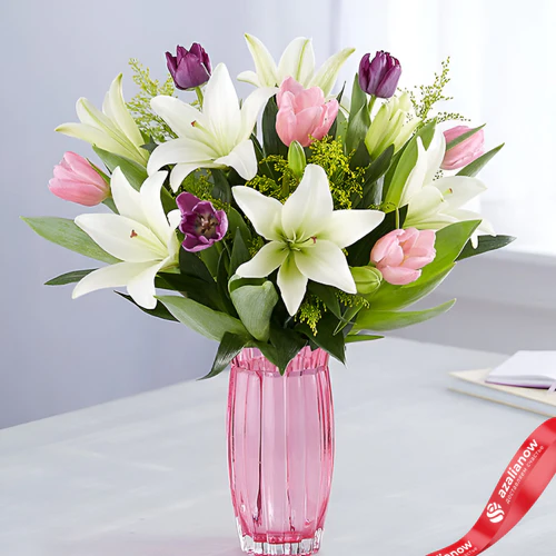 Фото 1: Букет из розовых, сиреневых тюльпанов и белых лилий. Сервис доставки цветов AzaliaNow