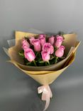 Фото флориста 1: Букет из 13 розовых роз в крафте