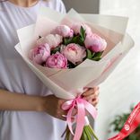 Маленькое фото 1: Букет из 7 розовых пионов «Сама нежность». Сервис доставки цветов AzaliaNow