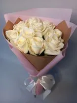 Фото флориста 5: Букет из 11 коралловых роз в крафте