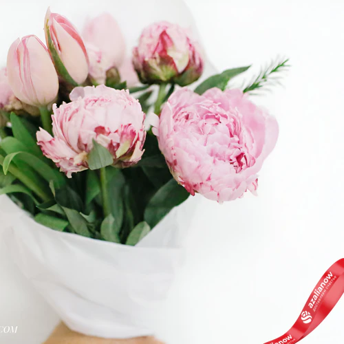 Фото 1: Букет из 5 розовых тюльпанов и 4 розовых пионов. Сервис доставки цветов AzaliaNow