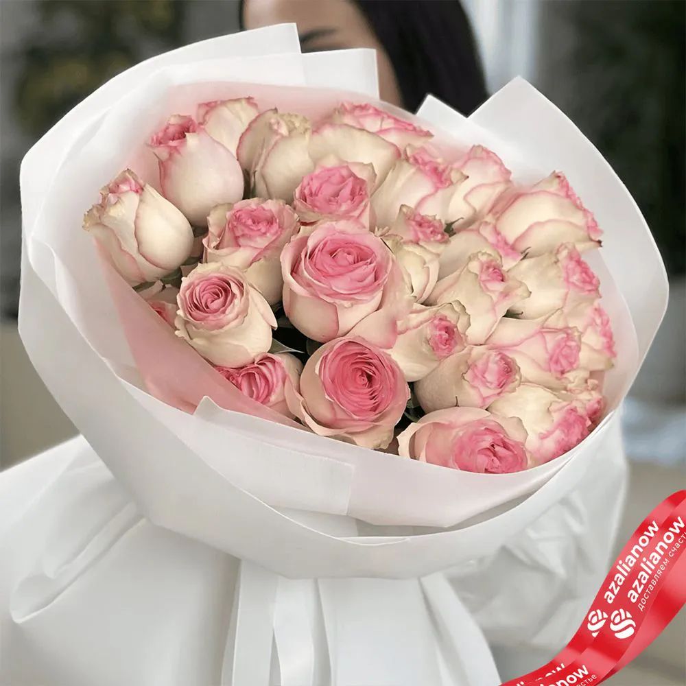 Букет бело-розовых роз
