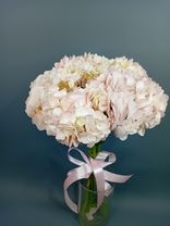 Фото флориста 1: Букет из 5 розовых гортензий