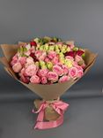 Фото флориста 1: Букет из 39 роз микс в крафте