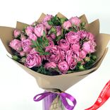 Маленькое фото 2: Букет из 11 кустовых пионовидных розовых роз, в пленке с зеленью