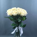 Фото флориста 1: 13 белых роз 60 см, Россия