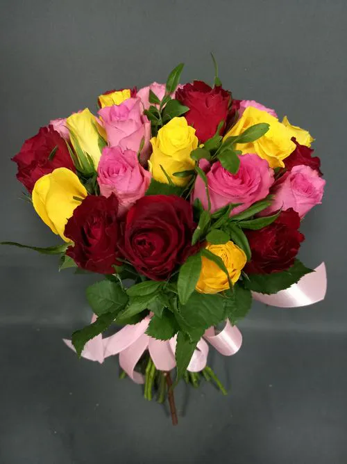 Фото флориста 1: 25 роз