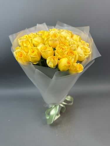 Фото флориста 1: 15 роз