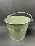 Фото флориста 1: Кашпо «Три Линии Ведерко с ручкой» (металл), D9,5xH7,5см, зеленый