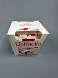 Фото флориста 5: Конфеты в коробке Raffaello, с цельным миндальным орехом, в кокосовой обсыпке, 150 г