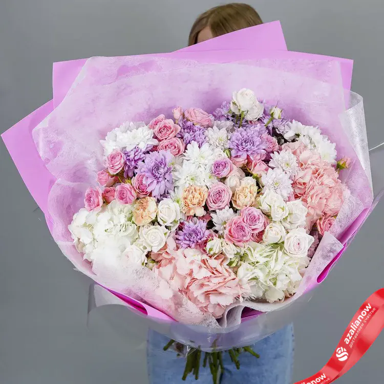 Фото 3: Огромный шикарный букет их хризантем, гвоздик, роз и гортензий. Сервис доставки цветов AzaliaNow