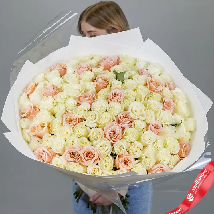 Фото 3: Огромный шикарный букет из светло-желтых и розовых роз. Сервис доставки цветов AzaliaNow