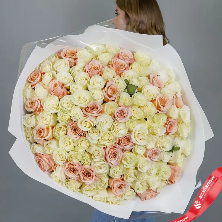 Фото 4: Огромный шикарный букет из светло-желтых и розовых роз. Сервис доставки цветов AzaliaNow