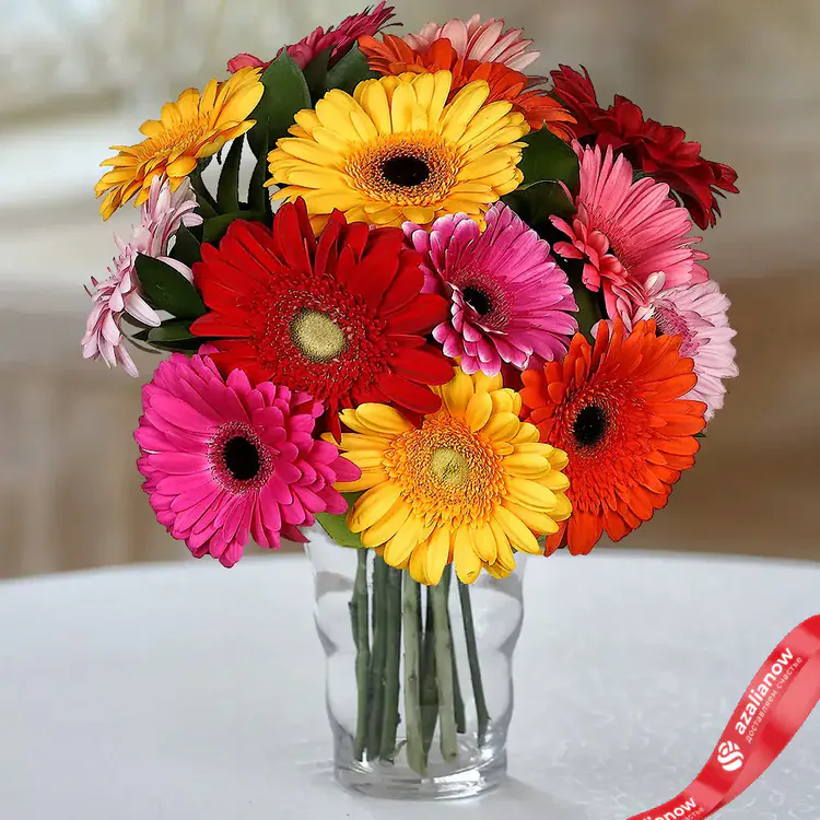 Фото 2: Букет из 15 разноцветных гербер. Сервис доставки цветов AzaliaNow