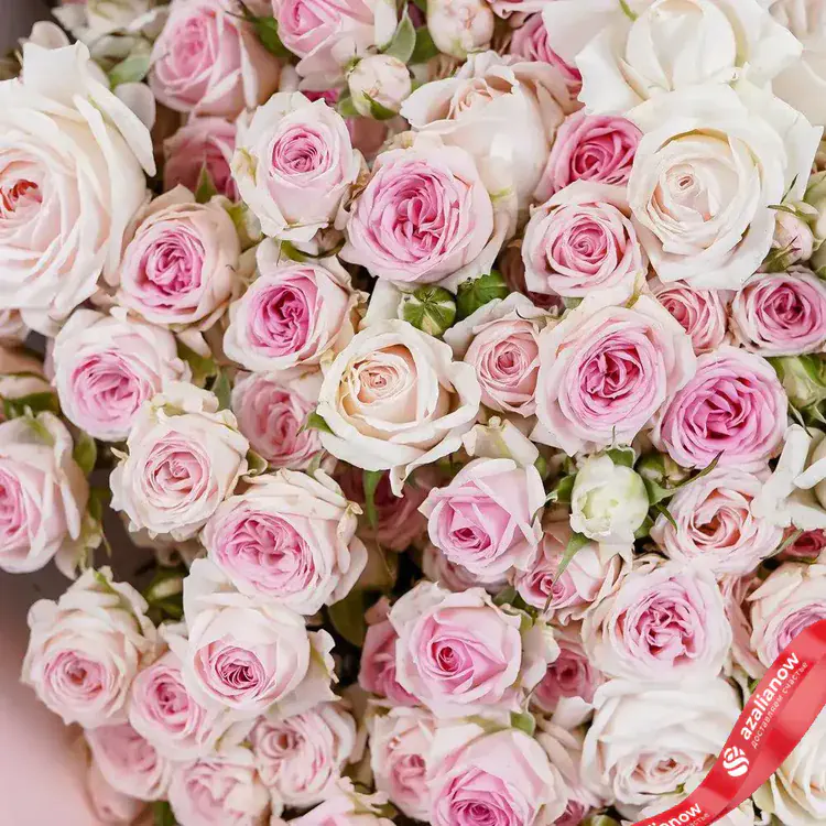 Фото 4: Огромный шикарный букет из белых и светло-розовых роз. Сервис доставки цветов AzaliaNow