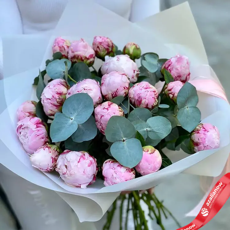 Фото 3: 17 розовых пионов в белой бумаге. Сервис доставки цветов AzaliaNow