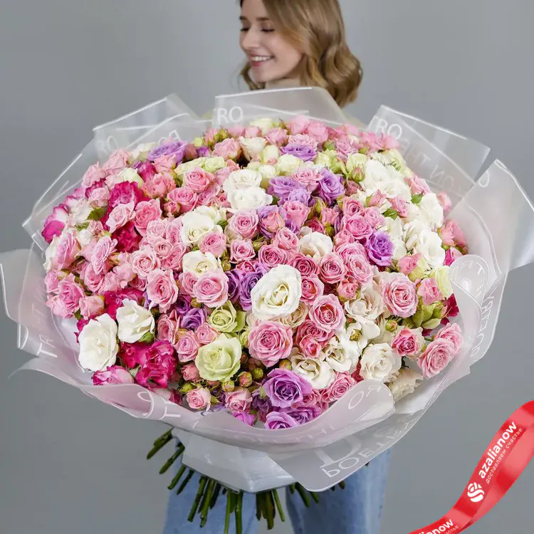 Фото 1: Огромный шикарный букет из кустовых роз. Сервис доставки цветов AzaliaNow