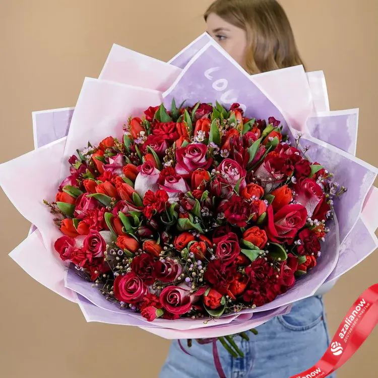 Фото 1: Огромный шикарный букет из роз, тюльпанов, альстромерий, гвоздик, ваксфловера. Сервис доставки цветов AzaliaNow
