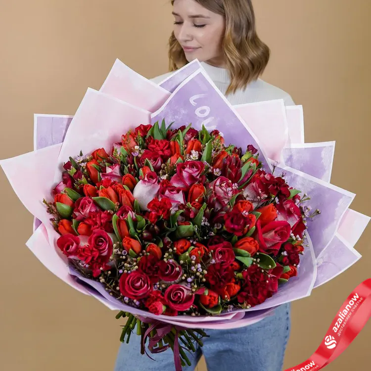 Фото 3: Огромный шикарный букет из роз, тюльпанов, альстромерий, гвоздик, ваксфловера. Сервис доставки цветов AzaliaNow