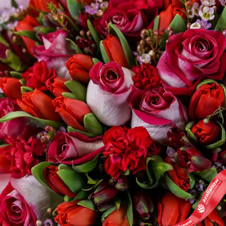 Фото 4: Огромный шикарный букет из роз, тюльпанов, альстромерий, гвоздик, ваксфловера. Сервис доставки цветов AzaliaNow