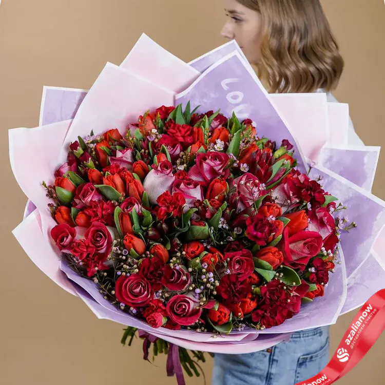 Фото 5: Огромный шикарный букет из роз, тюльпанов, альстромерий, гвоздик, ваксфловера. Сервис доставки цветов AzaliaNow