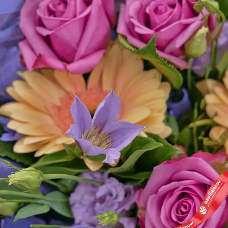 Фото 3: Букет из клематисов, дельфиниумов, роз «Портофино». Сервис доставки цветов AzaliaNow
