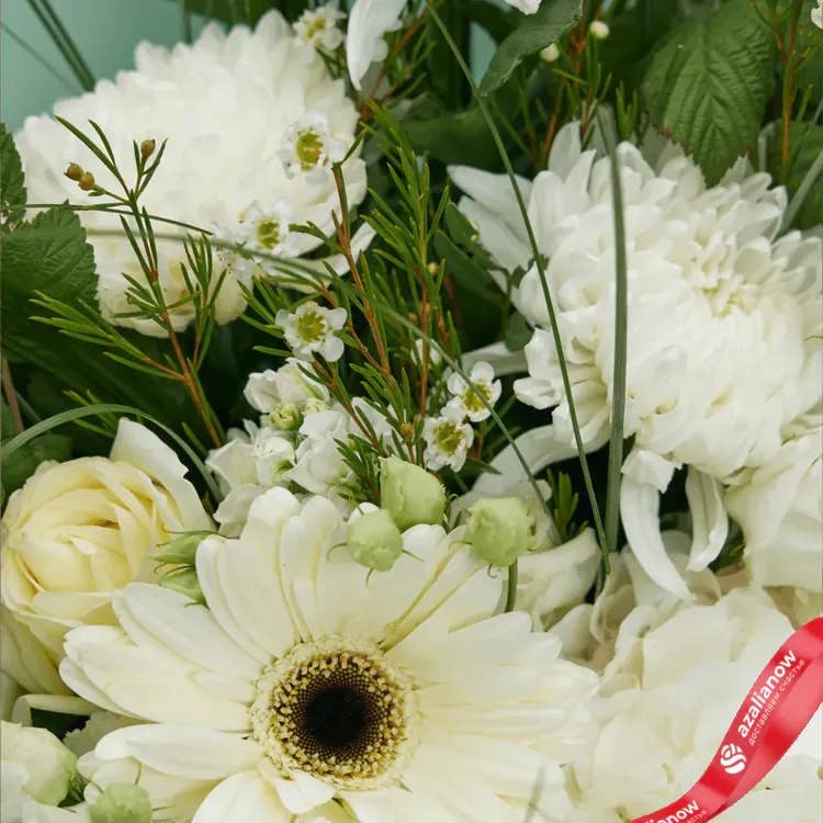 Фото 3: Букет из белых роз, маттиол, хризантем, лизиантусов «Ты мне приснилась». Сервис доставки цветов AzaliaNow